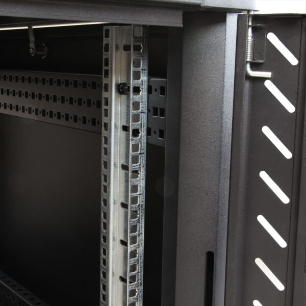 StarTech.com 4-Pfosten 12HE Server Rack, abschließbarer 19" Datenschrank für Computer / AV / IT-Ausrüstung, Büro / Heimnetzwerk-Rack mit Rollen & verstellbaren Montageschienen - Image 7