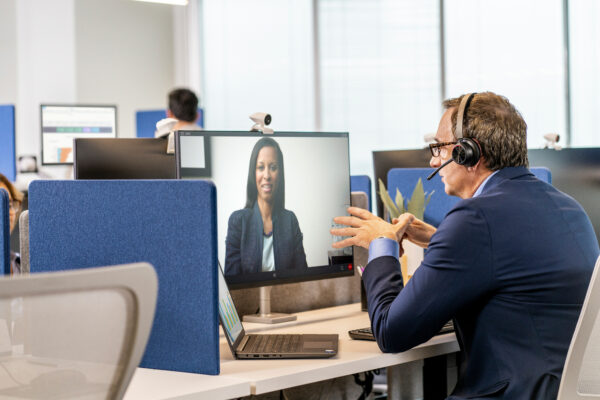 POLY Voyager 4320-M +BT700 Dongle +Ladestation, für Microsoft Teams zertifiziert - Image 7