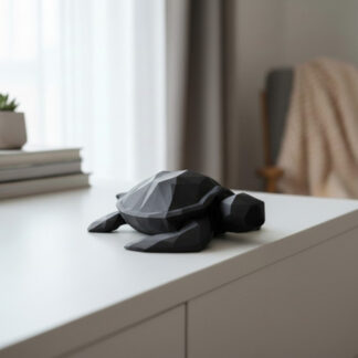 Skulptur #53 – Low‑Poly Meeresschildkröte, 250 × 247 × 77 mm, 3D gedruckt