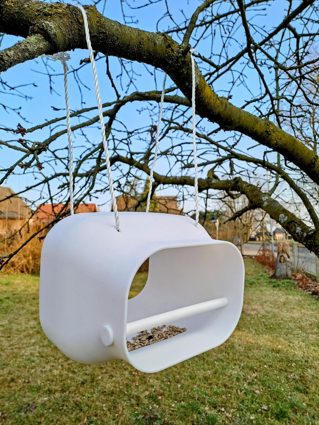 Vogel-Futterstation 3D gedruckt – 235 x 176 x 199 mm – Weiß (PLA) Vogel-Futterstation 3D gedruckt – 235 x 176 x 199 mm – Weiß (PLA)