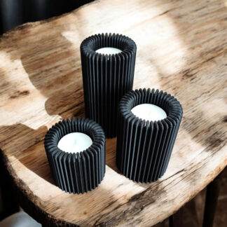 Ribbed Radiance Set – 3D gedruckt, 3er-Set gerippte Kerzenhalter, 60 x 60 x 117 mm