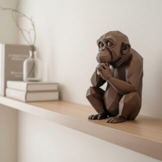Sculpture #53 – Nachdenklicher Low-Poly Schimpanse, 3D gedruckt (72 x 72 x 102 mm)