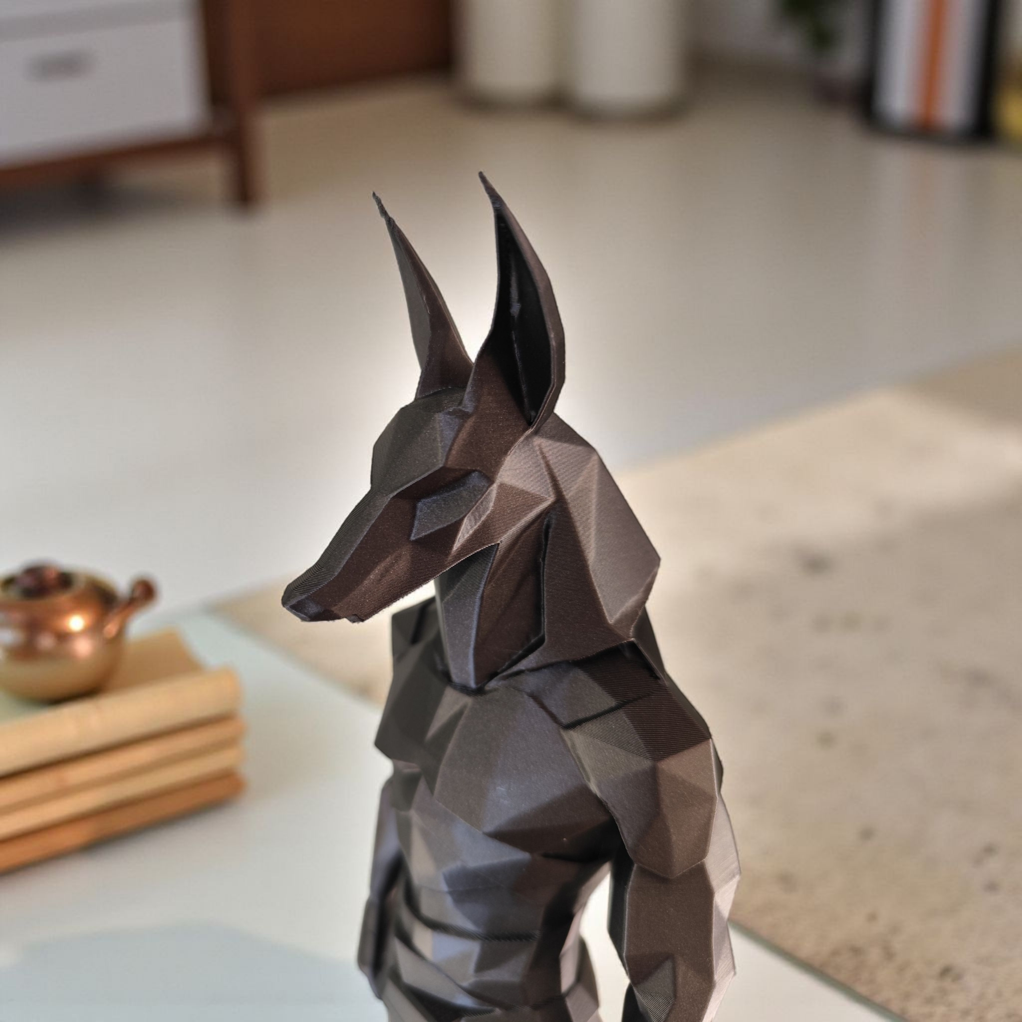 Sculpture #38 – Minimalistische Low-Poly-Anubis-Statue, 3D gedruckt (29 x 29 x 83 mm) – Bild 3