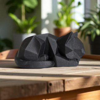 Skulptur #31 – Niedliches wartendes Low-Poly Kätzchen, 3D gedruckt – 74 x 105 x 48 mm