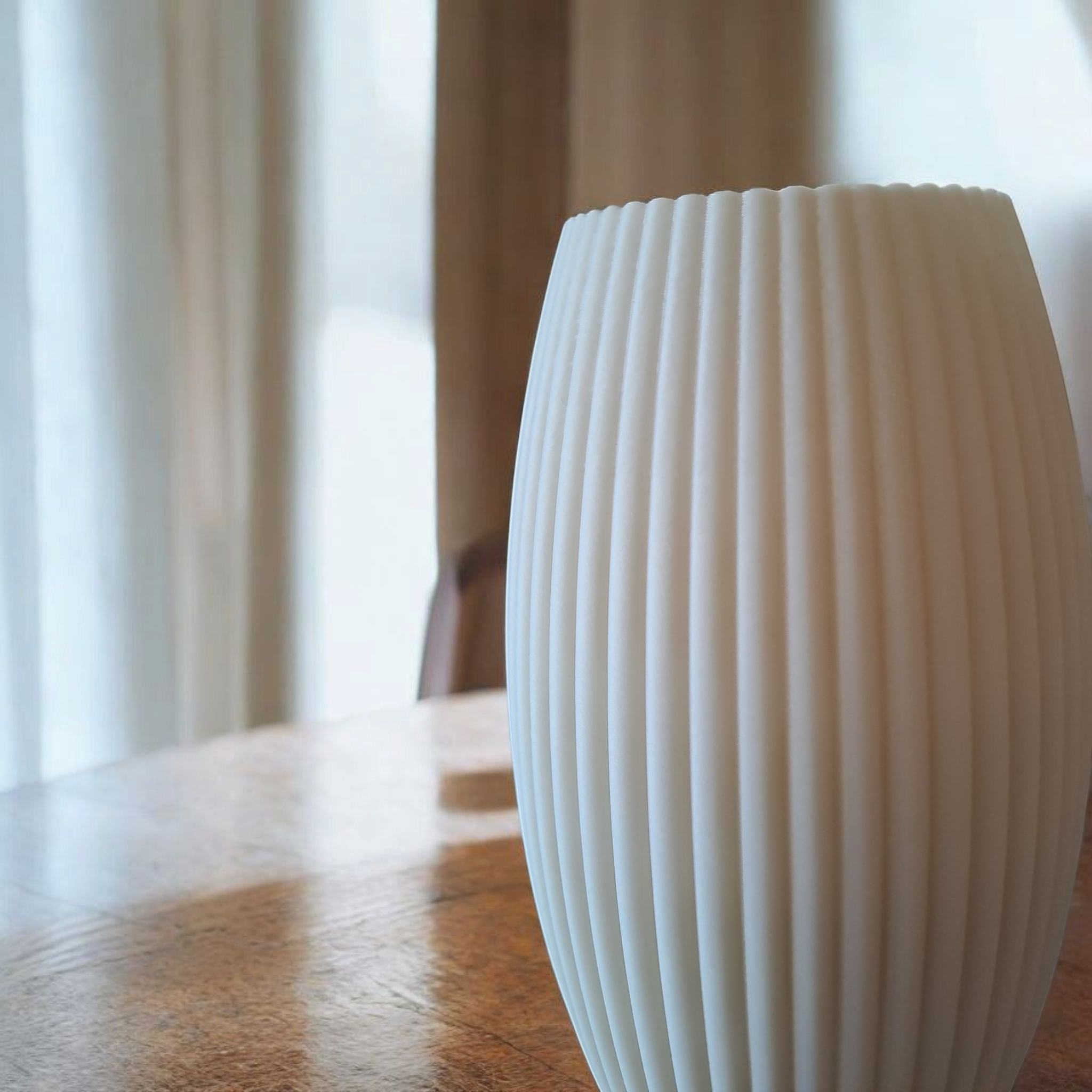 Große gerippte Vase ‚Alexia‘ – 3D gedruckt – 66 x 66 x 121 mm Große gerippte Vase ‚Alexia‘ – 3D gedruckt – 66 x 66 x 121 mm